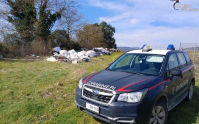 Usa un terreno agricolo come discarica abusiva: denunciato