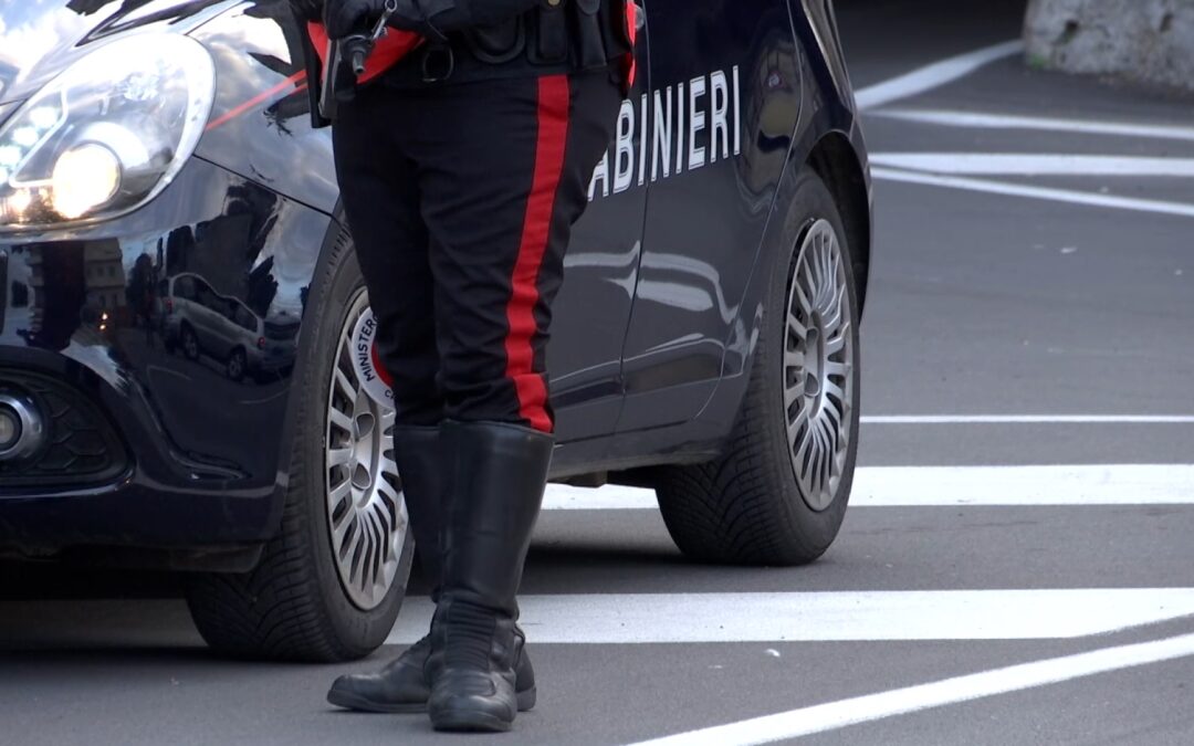Producono documenti falsi per lavoratori extracomunitari: cinque arresti
